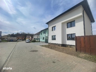 Casa cu 4 camere si 3 bai pretabila birouri in Sura Mare