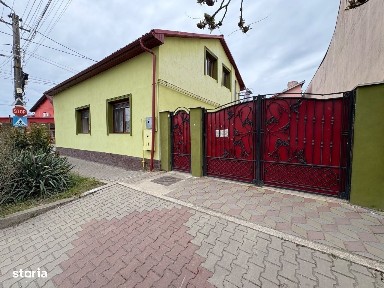 Casă de vânzare/Spațiu comercial pe colț ( str cocorilor )