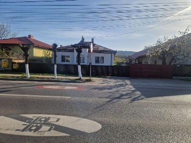 Casă si teren in Hârlău