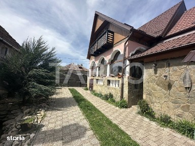 Casa de vanzare 5 camere zona barbeque salon de evenimete ciubar