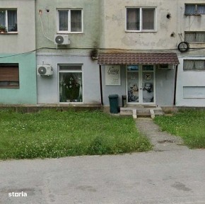 Vind apartament 2 camere,spatiu comercial
