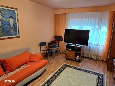 Vanzare apartament parter in cu 2 camere si balcon extins