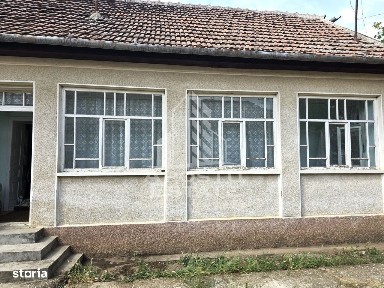 Casa de vanzare in Curtici.
