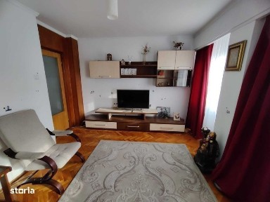 Inchiriez apartament 3 camere, ultracentral, Pitesti