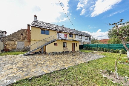 Casa renovata 2024 cu 2 apartamente