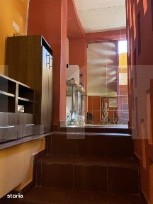 Casa cu 5 camere, 300 mp, zona Piata Sfatului