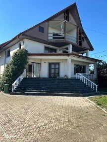 Vand casa de tip vila