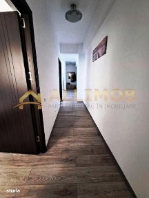 Apartament cu 3 camere vest 9 mai