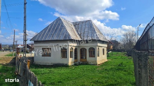 Casă de vânzare în Curtea de Argeș.