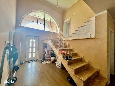 Jumatate de duplex cu 6 camere in Mosnita Noua, la asfalt, cu garaj