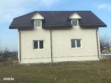 Casa in rosu P+M cu 9 ari de teren Paulesti