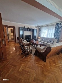 De inchiriat apartament lux 3 camere zona Decebal la super pret