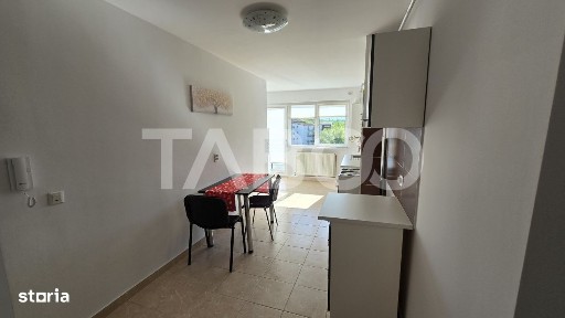 Apartament luminos de vanzare Tilisca 3 camere balcon