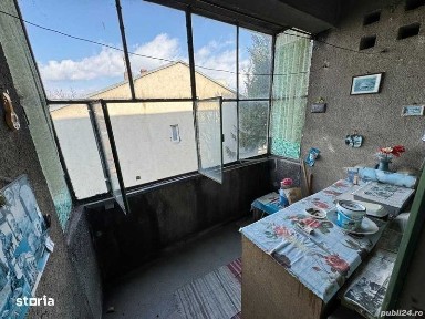 Vand apartament, doua camere semidecomandat