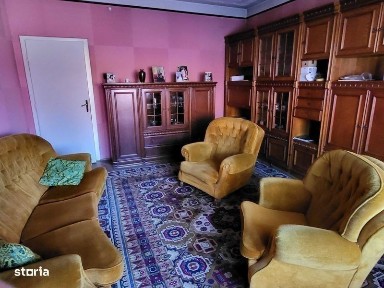 Vand apartament cu 4 camere