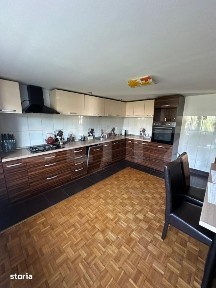 Doua apartamente la casa, teren 250 mp, gradina, garaj, parcare propri