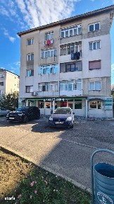 Apartament 3 camere etaj 3 zona Profi Siret