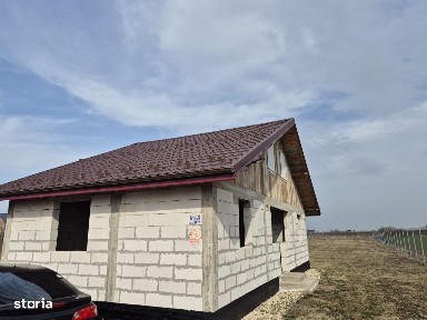 Caciulati, vanzare casa 3 camere la rosu, teren 500mp.