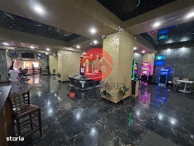 Spatiu comercial de vanzare, 242 mp, strada Isaccei, bloc Pelican