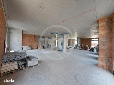 Spatiu comercial, 711 mp utili, situat in cartierul Intre Lacuri!