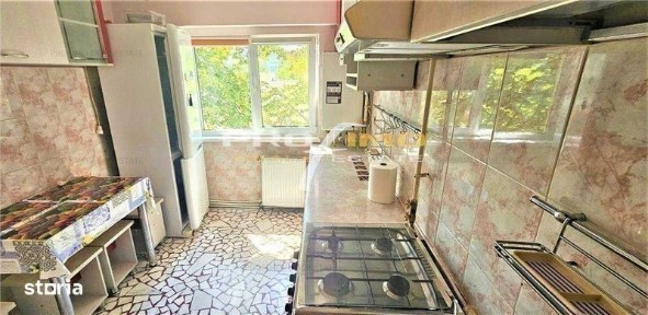 inchiriez un apartament cu 3 camere