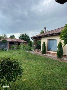 Casa cu 4 camere, 150 mp, teren 1000 mp, zona Bercu Rosu