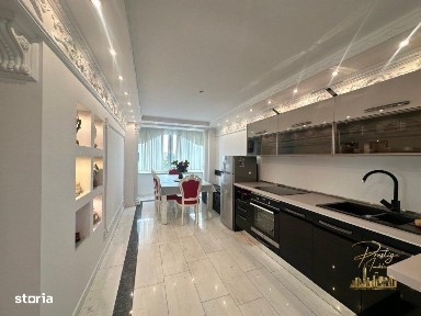 Apartament unic cu 3 camere de vanzare in zona Rogerius - Oradea