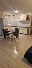 Apartament la cheie, 3 camere, balcon, zona Rahova