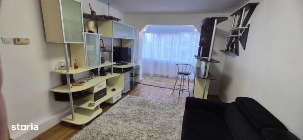 Inchiriez apartament. cu 3 camere,decomandat, 5 min de ShoppingCity