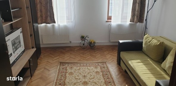 Proprietar, Inchiriez apartament in centrul istoric, mobilat si utilat