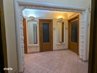 Apartament 3 camera de vanzare
