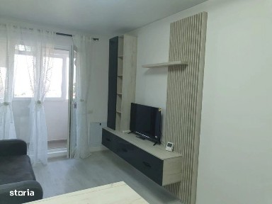 închiriez apartament
