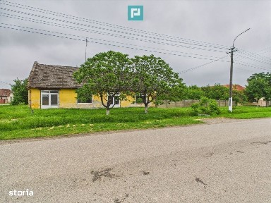 Casă de reabilitat pe teren generos- Comuna Variaș