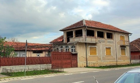 Casa 6 camere in Crancesti - Dobresti, teren 4800 mp, 40km de Oradea