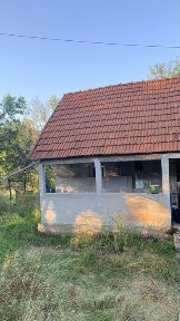 Casa cu teren 12800 mp la Barbura jud. Hunedoara