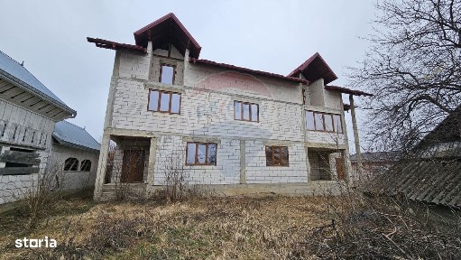 Casă / Vilă cu 12 camere, teren intravilan de 2869mp în Siminicea, SV