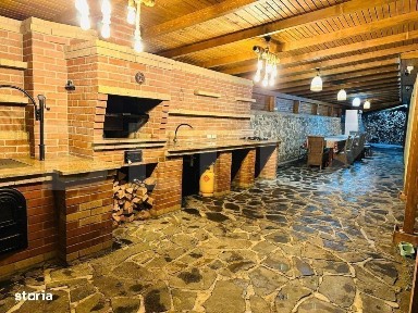 Casa de vanzare cu piscina