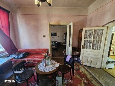Vand APARTAMENT in casa tip vila Zona Josefin cu 4 camere