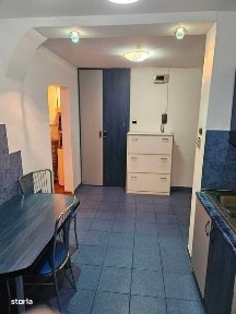 Apartament 3 cam de vanzare