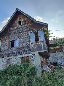 Vand casa in comuna Corbeni, judetul Arges.