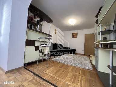 Apartament cu 3 camere, decomandat, etajul 1, zona Sagului