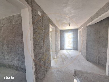 Casa Poiana Lacului-Dinculesti constructie solida, zona linistita