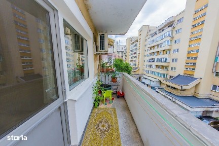 DE VANZARE pe Bld. Unirii- apartament cu 3 camere, boxa și garaj