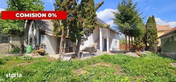 Casa spatioasa, de vanzare, cu 10 camere, 200 mp, zona semicentrala