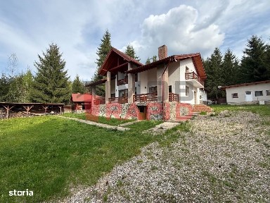 Cabana 500mp cu 1500mp curte, Colbița