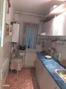 Vand apartament 3 camere semidecomandat,centrala proprie,et.4