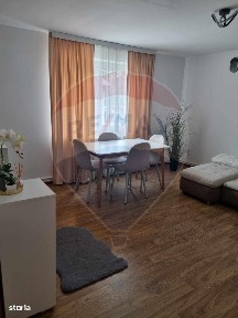 Apartament cu 3 camere de vânzare în zona Central Radauti