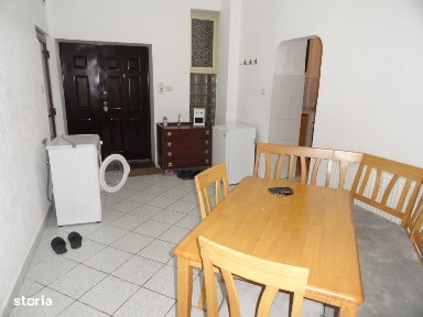 Apartament 3 camere etaj 1 Bdul Revolutiei langa hotel Continental
