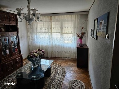 Proprietar vand apartament 3 camere, central, str Stefan cel Mare