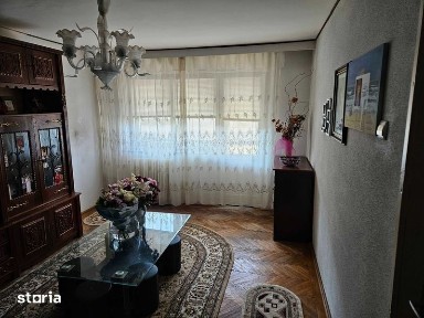 Proprietar vand apartament 3 camere, central, str Stefan cel Mare